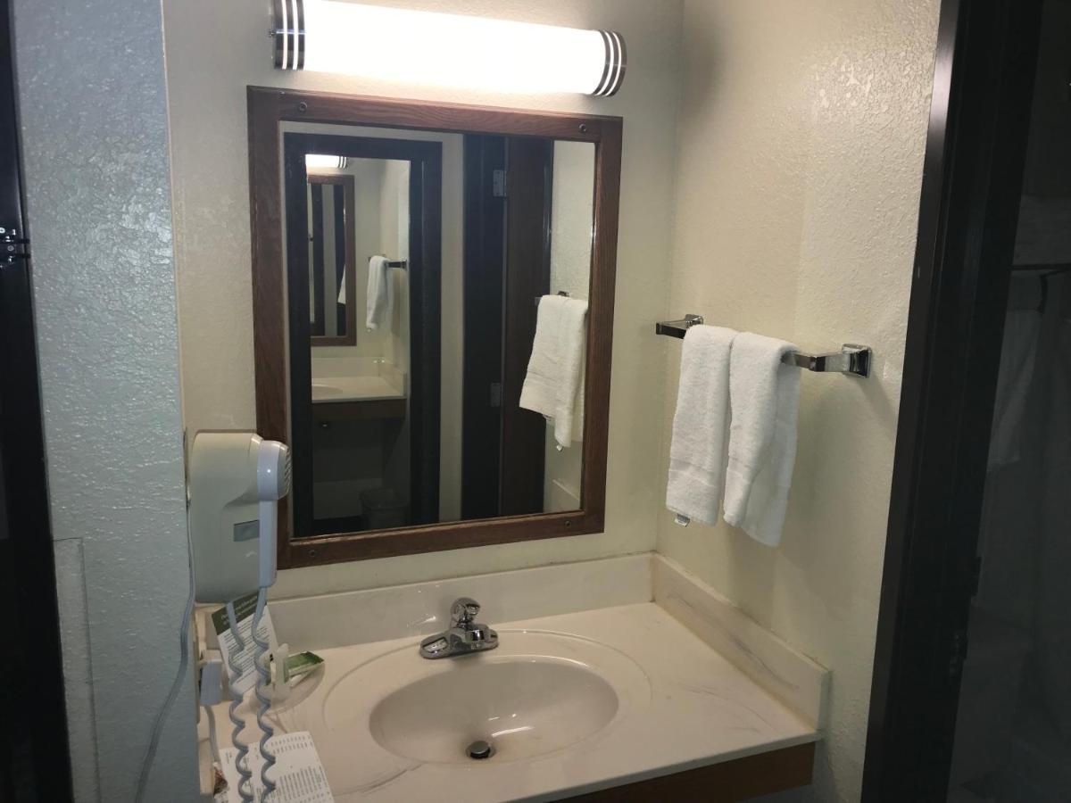 Americinn By Wyndham Blackduck Bagian luar foto